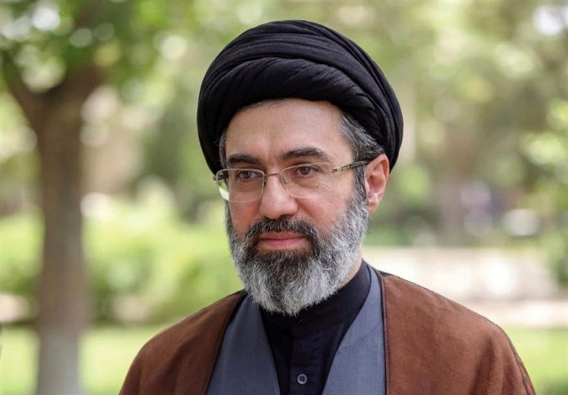 تصویری از رهبر انقلاب در نماز جمعه نصر