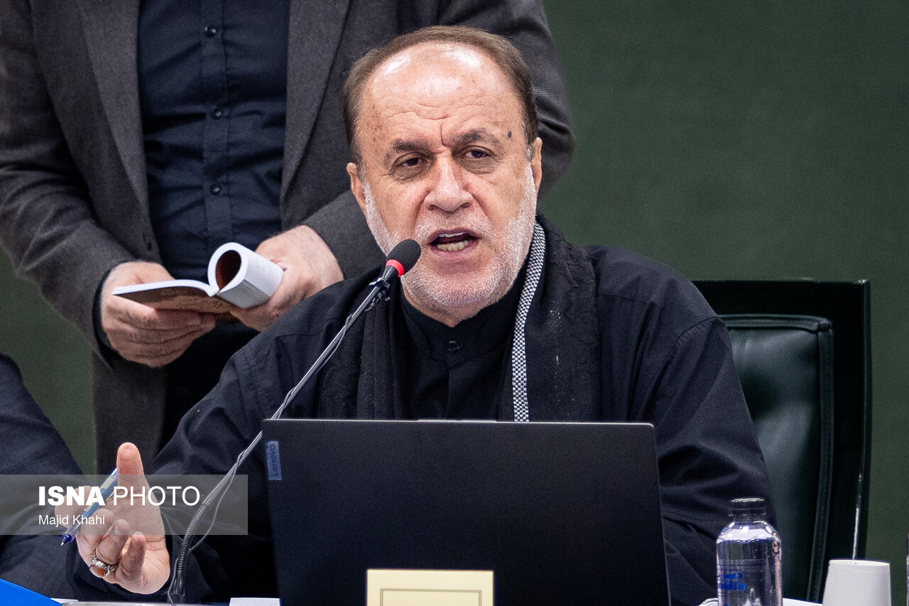 حاجی‌بابایی: تفاهم با آمریکا ممکن نیست؛ تنگه هرمز قله اقتدار ماست