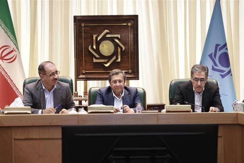همتی: تورم ماهانه تیرماه نسبت به خرداد تقریباً نصف شد/ تداوم تامین ارز تولید و صنعت